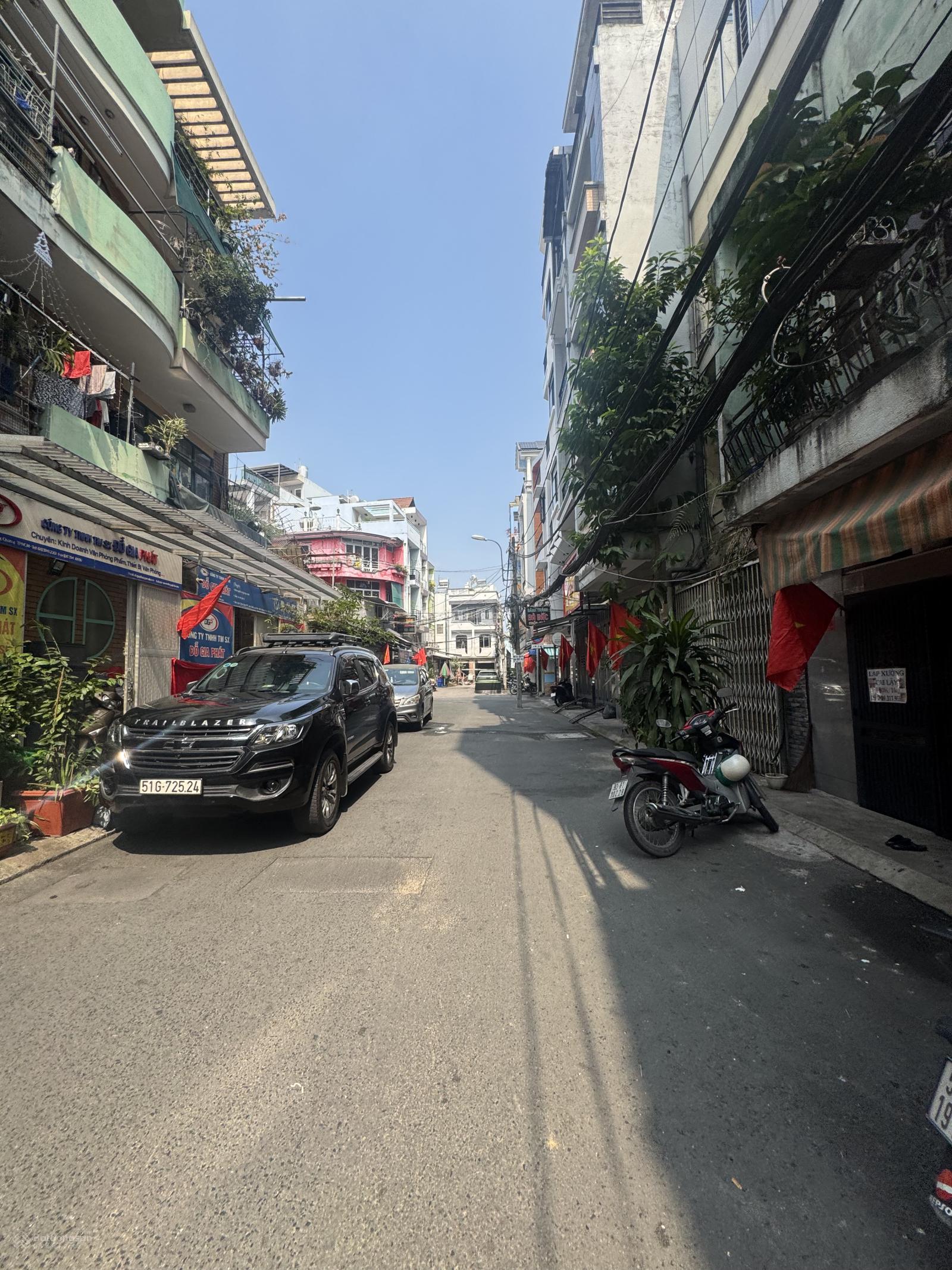 Bán nhà 5 tầng mặt công viên đường Vĩnh Hội cực hiếm