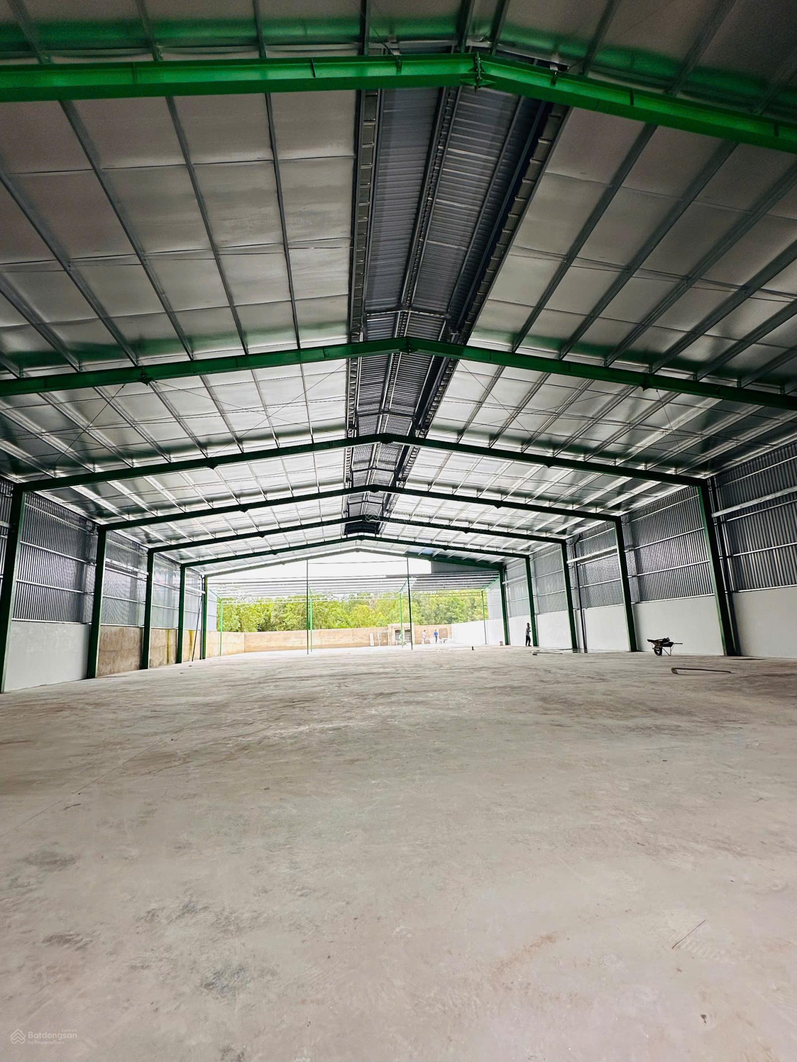 Cho thuê kho, KV: 2.100m2, xưởng: 1.700m2, tại Bến Lức Long An, giá thuê: 50k/m2/tháng