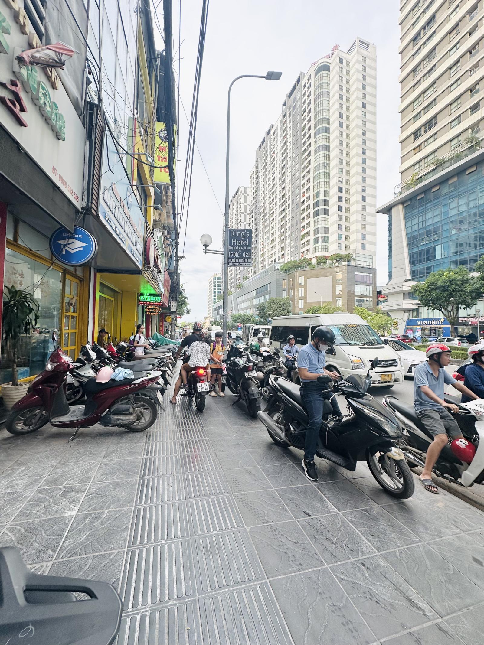 CỰC RẺ - Mặt phố Lê Văn Lương (phía Láng Hạ), quy hoạch ổn định, KD sầm uất, 50m2, 4T, mt 4m