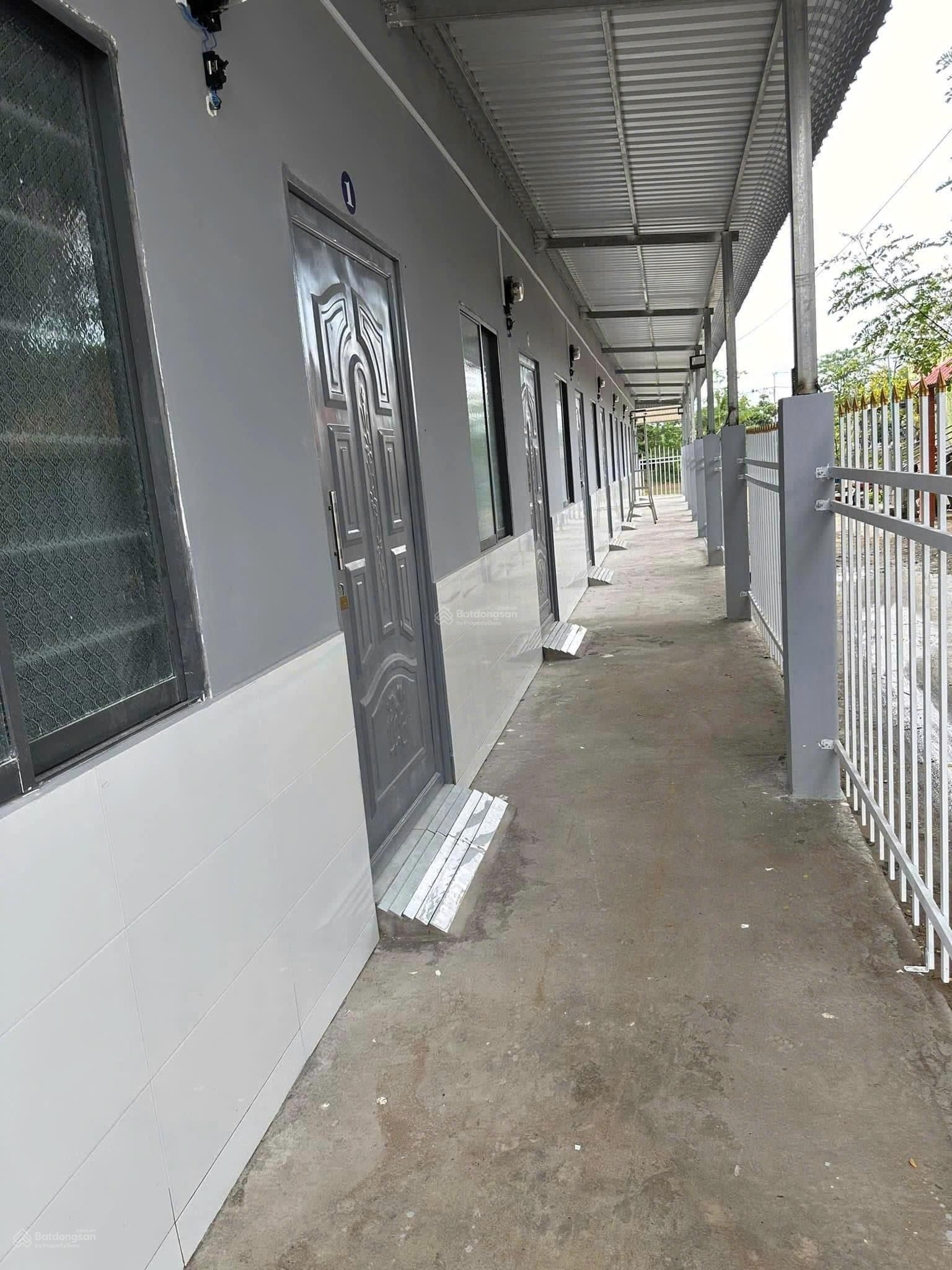 Cô Hai bán gấp dãy trọ 8 phòng như hình nằm gần chợ Bình Chánh - SHR