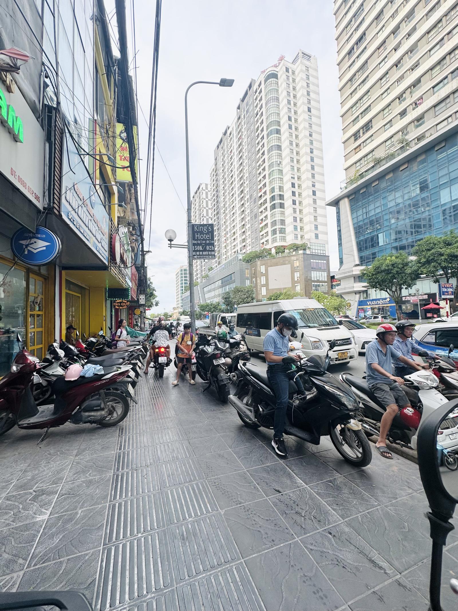 CỰC RẺ - Mặt phố Lê Văn Lương (phía Láng Hạ), quy hoạch ổn định, KD sầm uất, 50m2, 4T, mt 4m