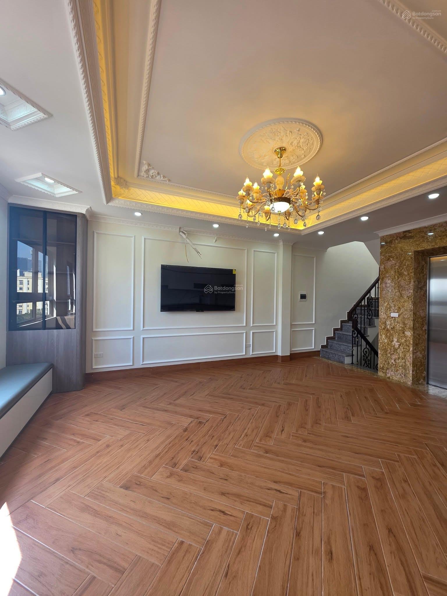 Siêu phẩm Phạm Văn Đồng - 43m2 x 5,3m - thang máy - lô góc - ô tô - vị trí đẹp - kinh doanh