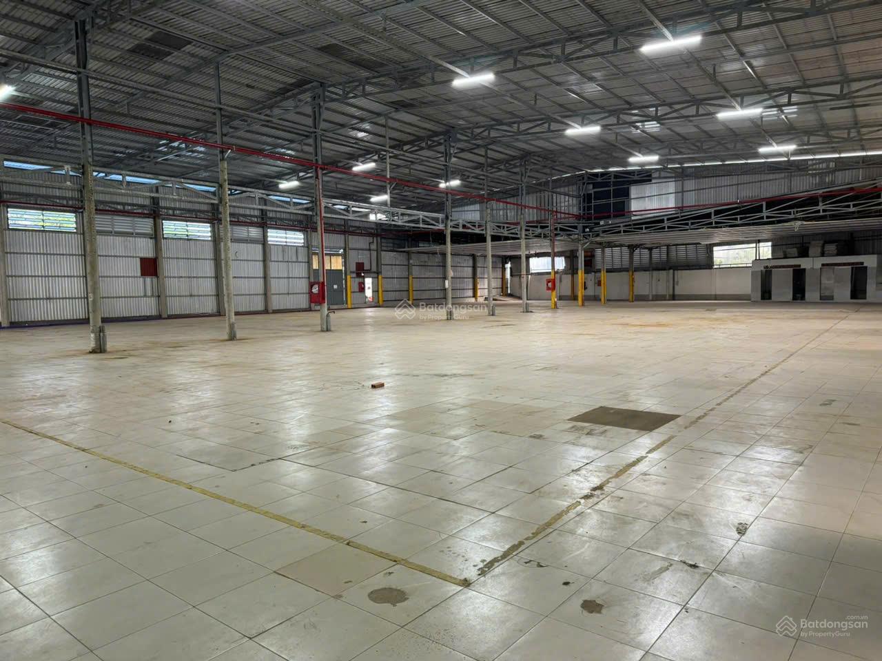 Cho thuê kho xưởng 2.000m2 Đinh Đức Thiện , Bình Chánh, Gía : 120tr/tháng ,xe container vào được Cho thuê kho xưởng 2.000m2 Đinh Đức Thiện , Bình Chánh, Gía : 120tr/tháng ,xe container vào được