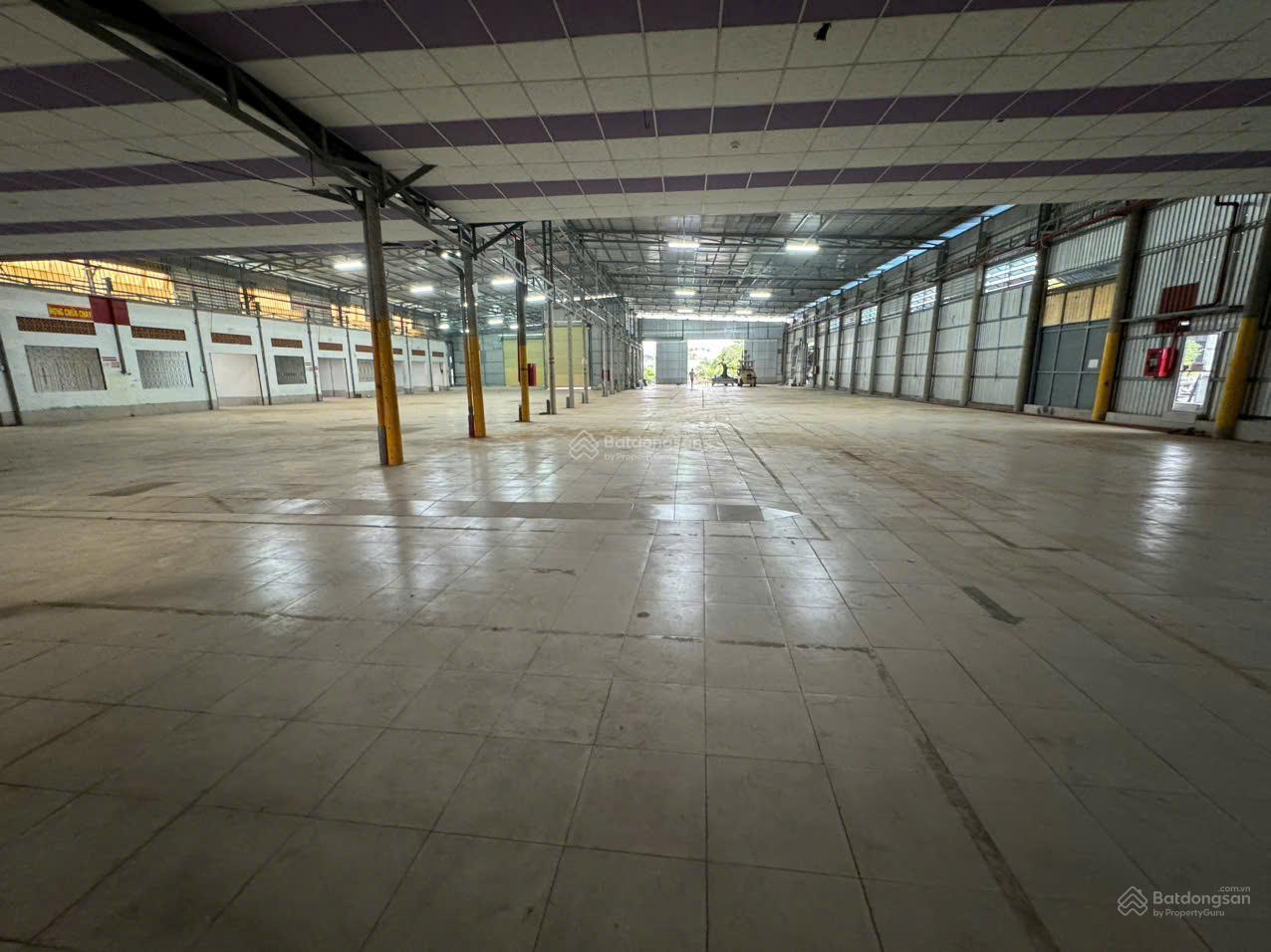 Cho thuê kho xưởng 2.000m2 Đinh Đức Thiện , Bình Chánh, Gía : 120tr/tháng ,xe container vào được Cho thuê kho xưởng 2.000m2 Đinh Đức Thiện , Bình Chánh, Gía : 120tr/tháng ,xe container vào được