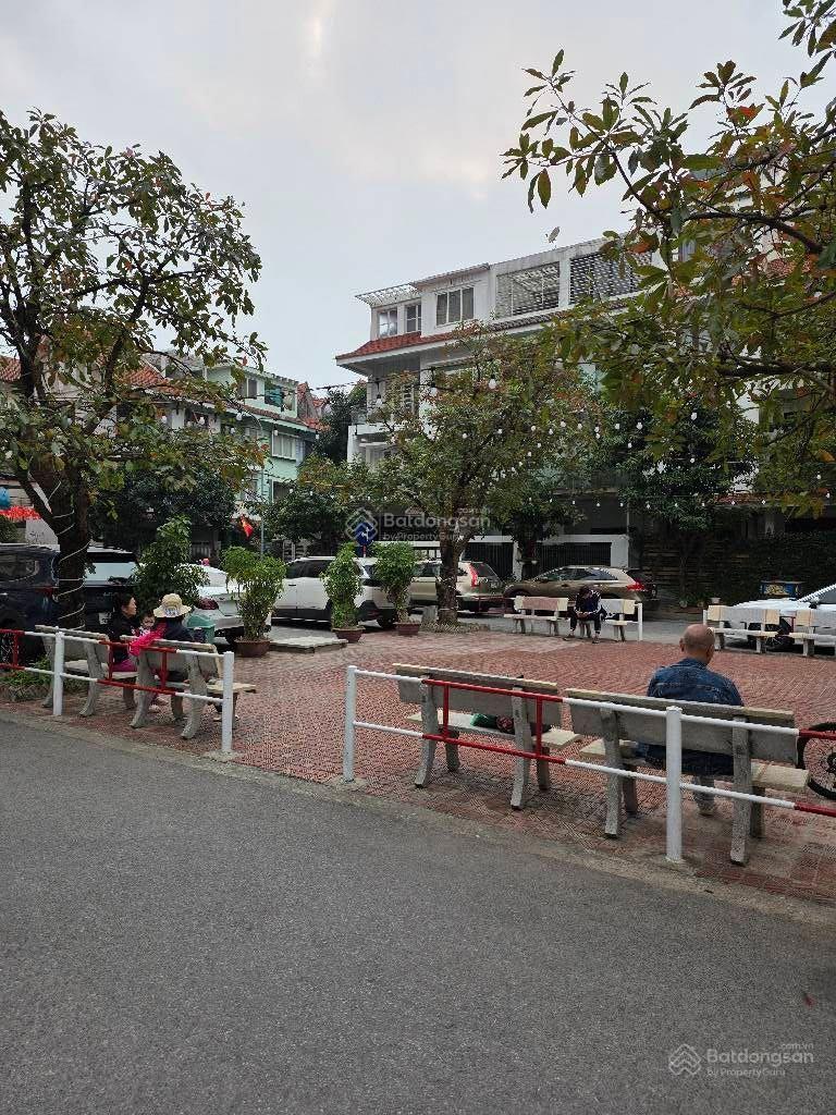 Trung tâm quận Ba Đình - Phố Đội Nhân - ô tô - 3 thoáng - view vườn hoa - 155m2 - MT 8.5 m