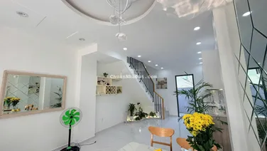 Bán nhà phố mới 100% nội thất cơ bản thuộc hẻm rộng 8m đường Bưng Ông Thoàn. Phú Hữu Quận 9