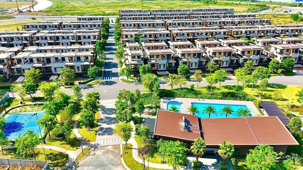 BÁN NHÀ PHỐ IZUMI CITY ĐÃ CÓ SỔ HỒNG GẦN HỒ BƠI TRỤC ĐƯỜNG LỚN