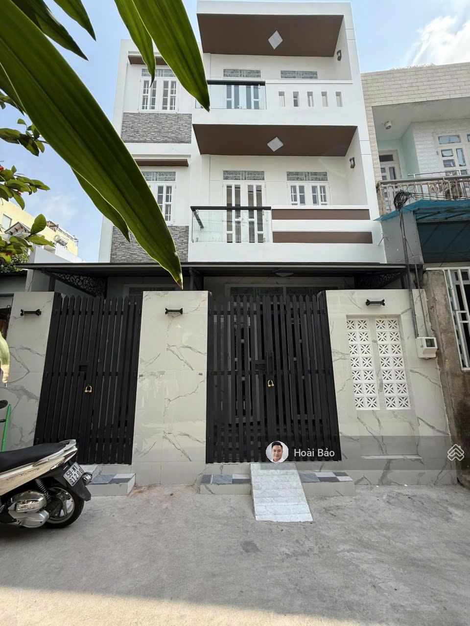 Bình Tân - hiếm nhà 1/ sát tên lửa, 3 tầng đúc, 6.6m x 10m, hẻm xe hơi, chỉ 5p đến Aeon Mall