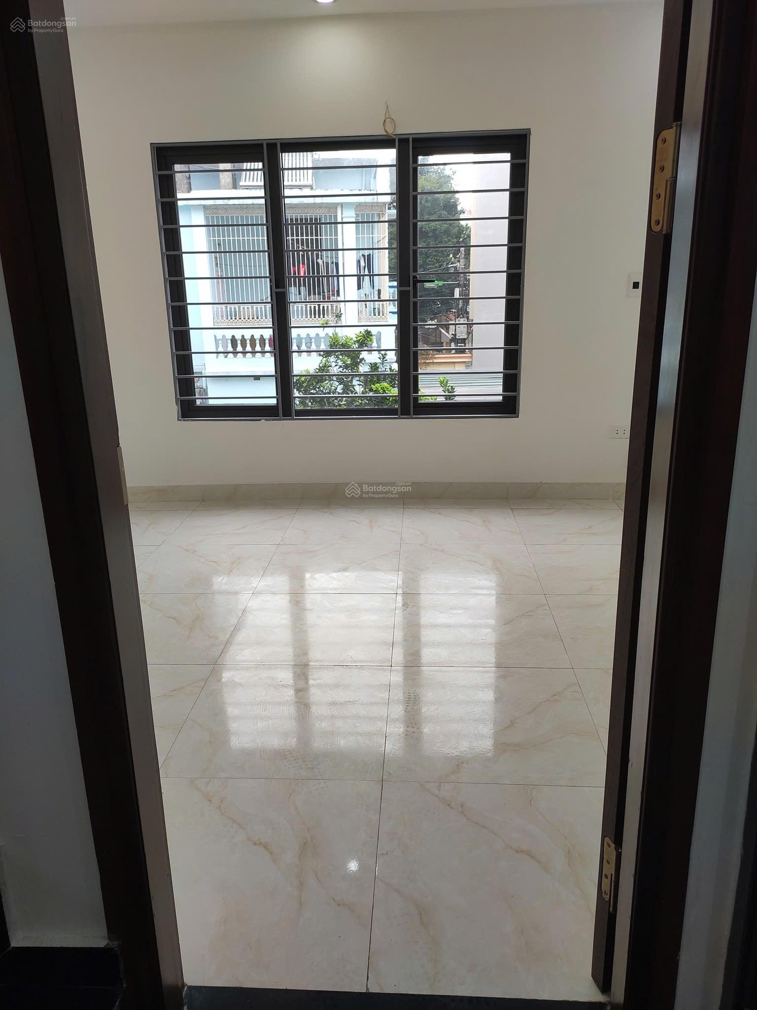 Cho thuê nhà xóm Lợ Cổ Điển A Tứ Hiệp, Thanh Trì, 35m, 4 tầng, 3PN, 3WC, đồ cơ bản, giá 9,5 triệu.