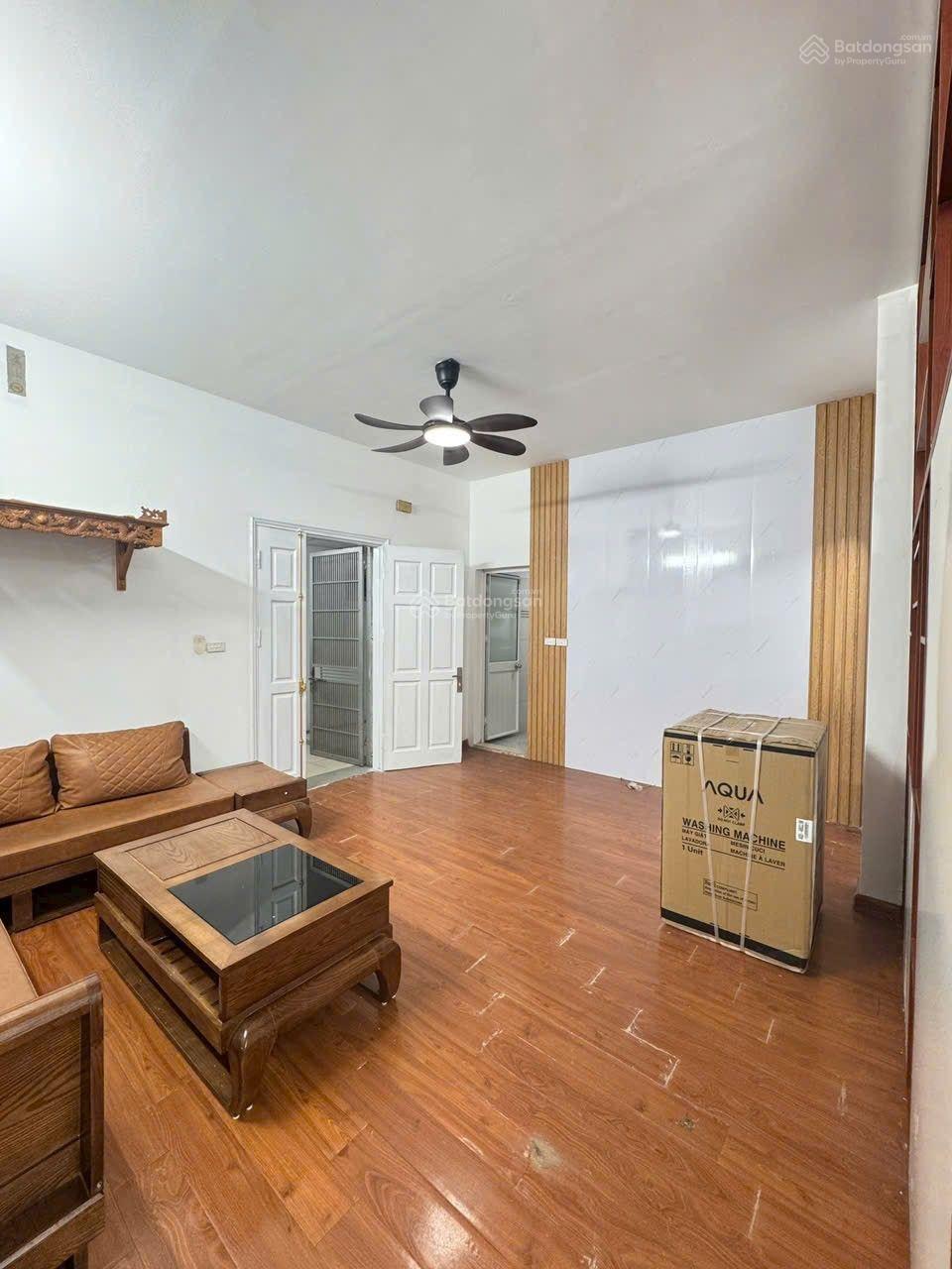 Chính chủ - 83.4m2 - 3 phòng ngủ - nội thất cơ bản - CC Bê Tông - chỉ 2.5 tỷ