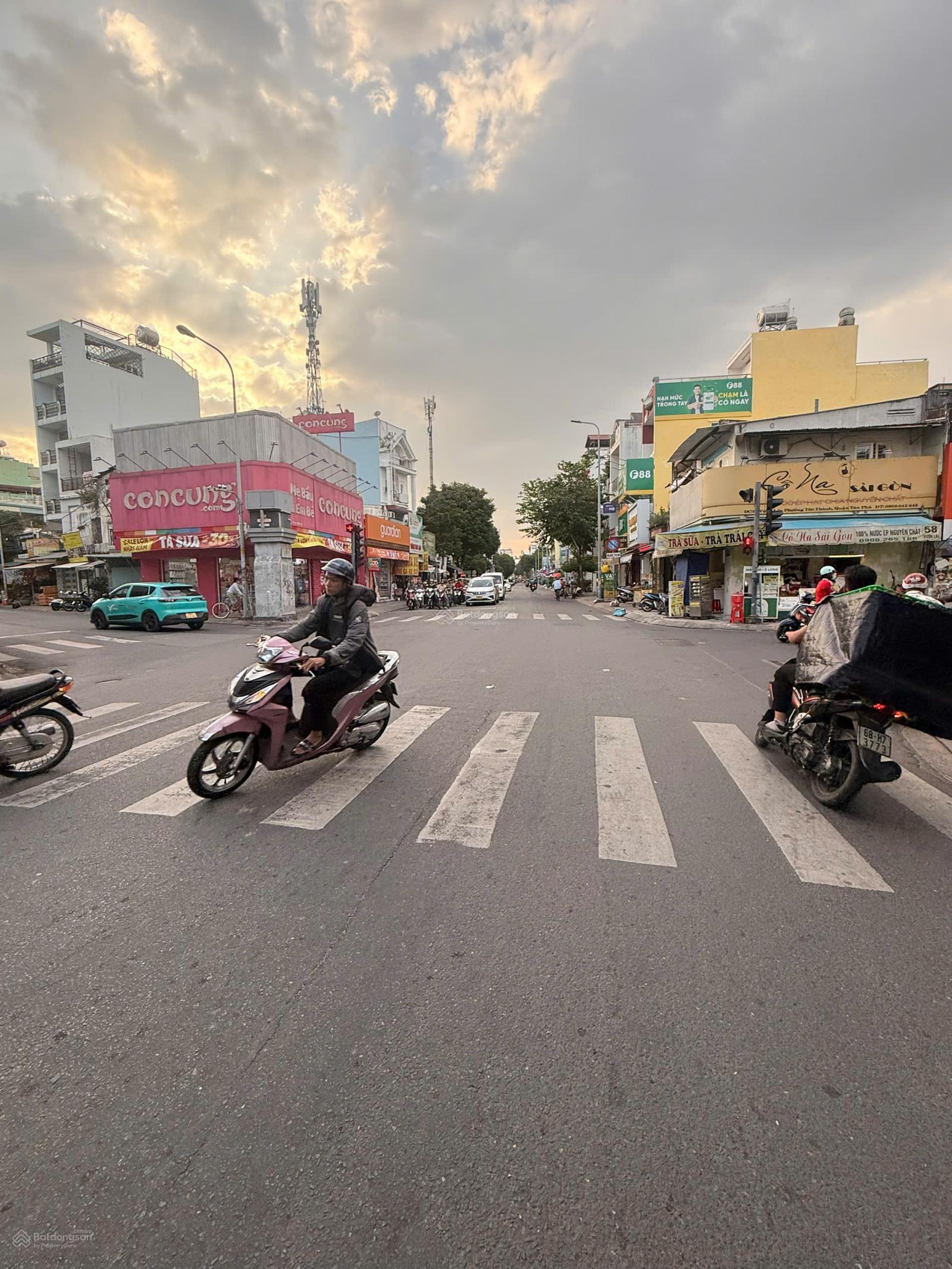 BÁN ĐẤT MẶT TIỀN TẠI TÂN PHÚ - DT 4X18M2 . NGAY PHAN ĐÌNH PHÙNG - THỐNG NHẤT