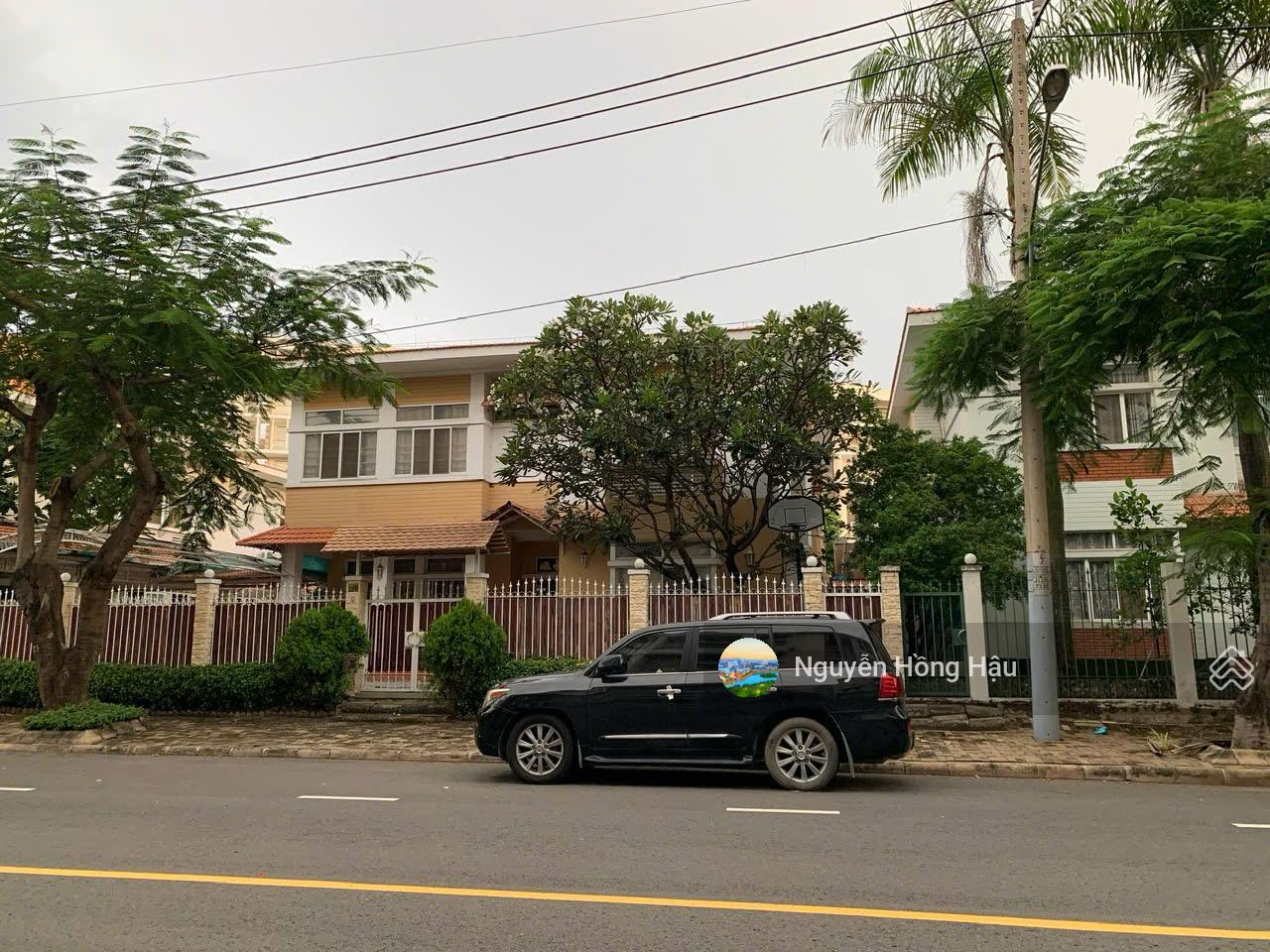 Cần bán biệt thự đơn lập Mỹ Tú - PMH mặt tiền đường Lý Long Tường dt ~ 400m2, vị trí siêu đẹp