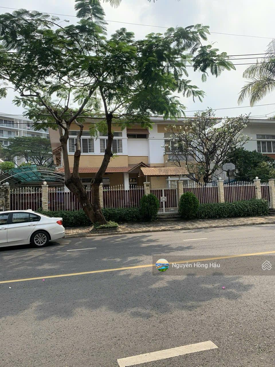 Cần bán biệt thự đơn lập Mỹ Tú - PMH mặt tiền đường Lý Long Tường dt ~ 400m2, vị trí siêu đẹp