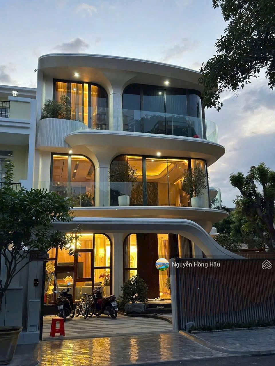 Chính chủ cần bán gấp căn góc 2 mặt tiền khu Mỹ Phú 1- Phú Mỹ Hưng nhà siêu đẹp có thang máy Chính chủ cần bán gấp căn góc 2 mặt tiền khu Mỹ Phú 1- Phú Mỹ Hưng nhà siêu đẹp có thang máy