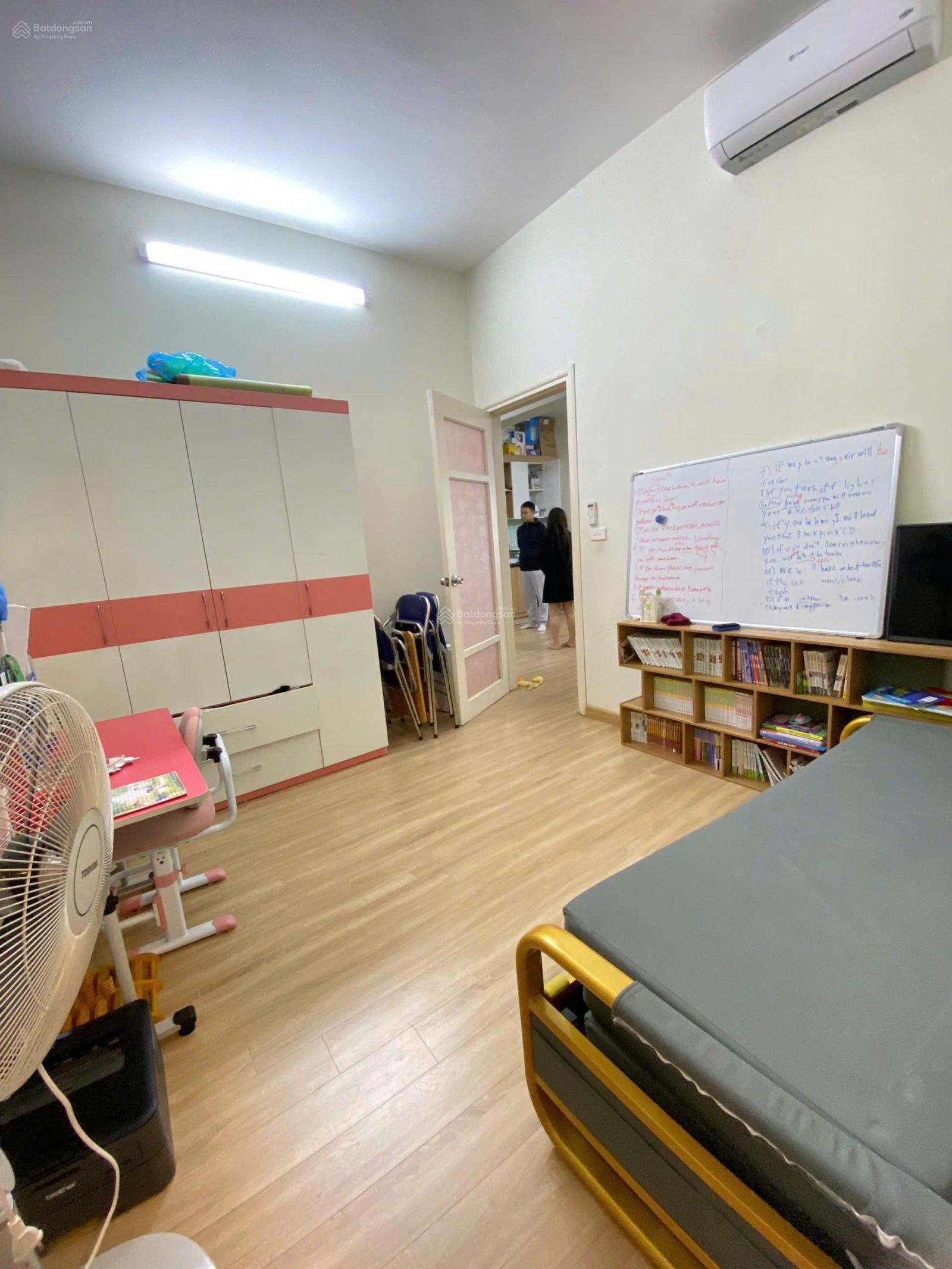 Bán căn hộ tầng 2 khu 7,2ha Vĩnh Phúc Ba Đình - 90m2 - 3 ngủ - 2 VS - 5,8 tỷ. Lô góc ôtô đỗ cửa