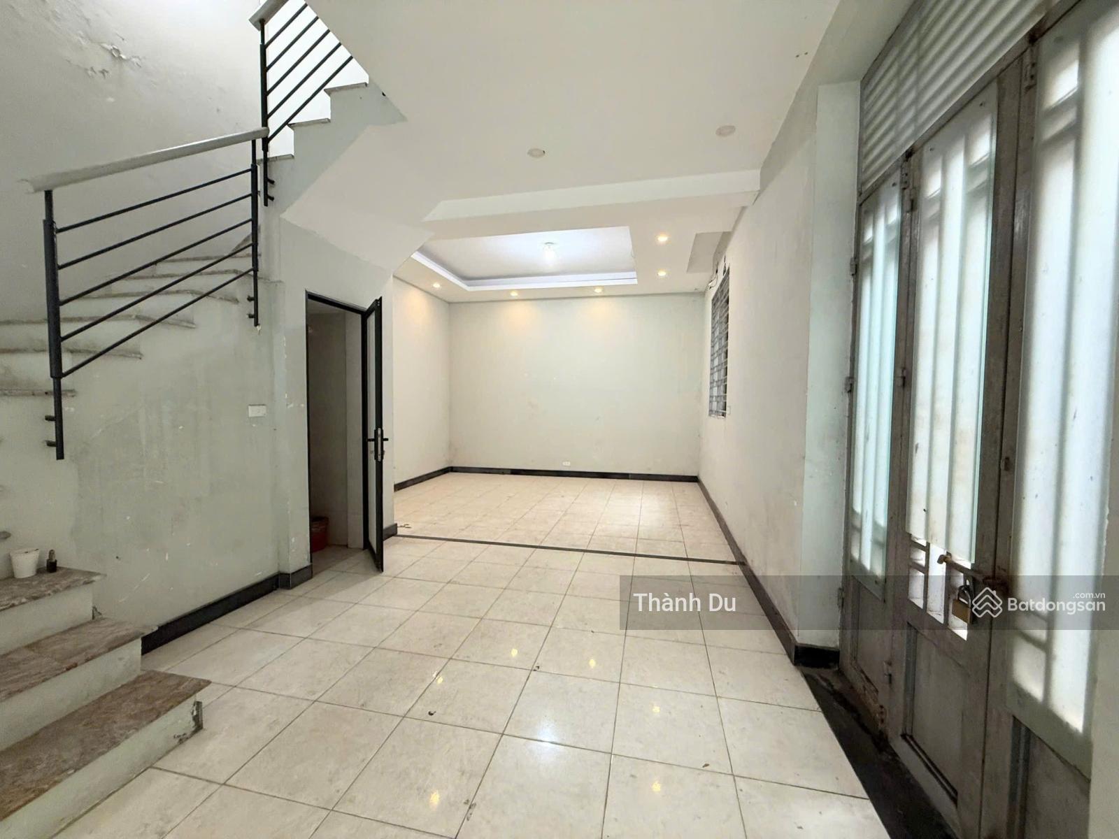 Cho thuê nhà nguyên cănHồng Tiến 50m2 x5T giá 30 tr/ tháng