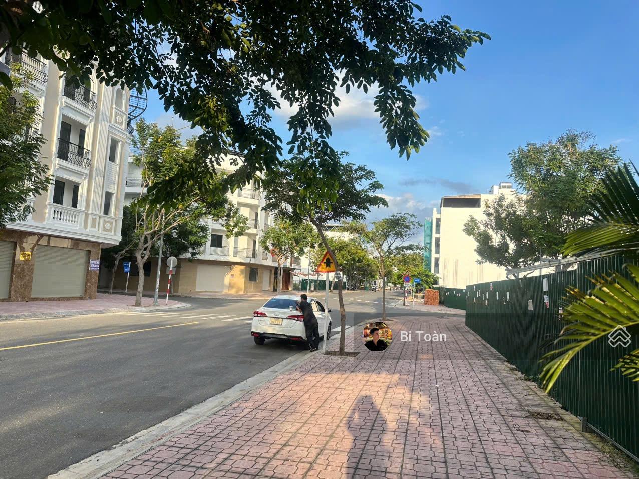 Cho thuê nhà kinh doanh 15 phòng ngang 10m thiết kế 1 hầm 4 tầng thích hợp làm spa