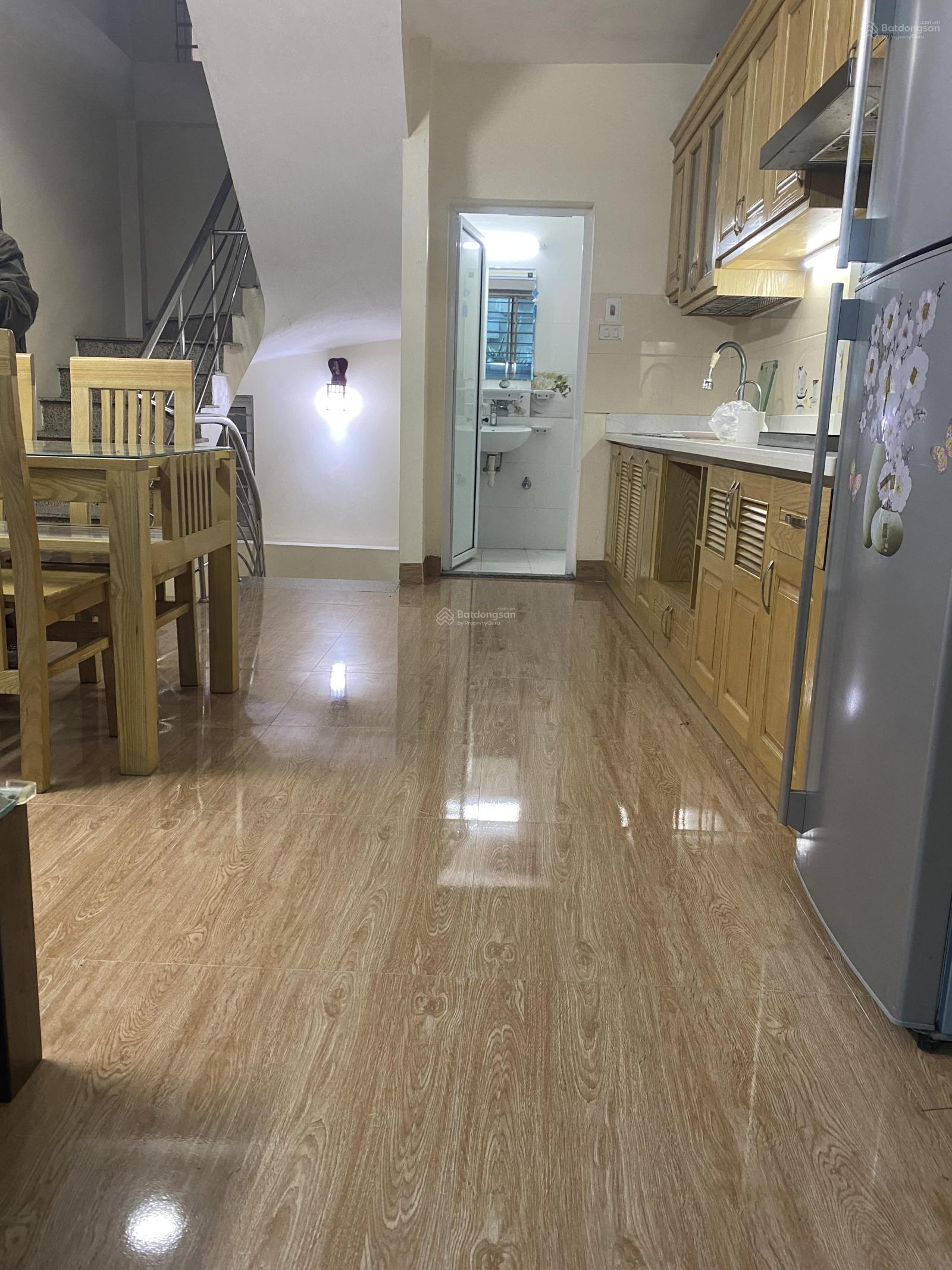 Cho thuê nhà nguyên căn Phan Kế Bính. DT 36m2, 6 tầng, full đồ. 15 triệu(thg)