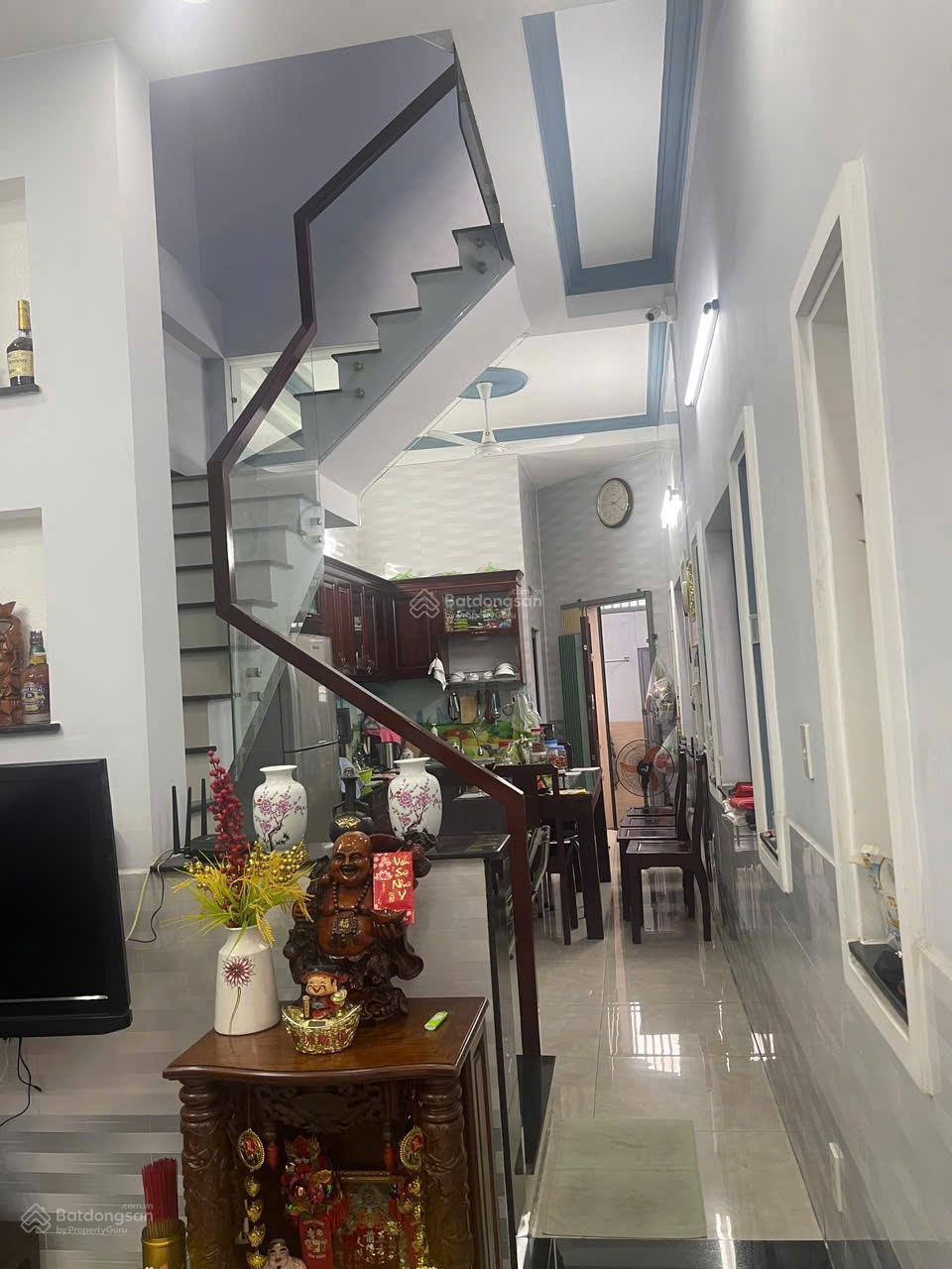 Chính chủ giảm ngay 450tr bán gấp nhà 1 trệt 3 lầu st, góc 2MT hẻm đường Số 19, P8, Gò Vấp