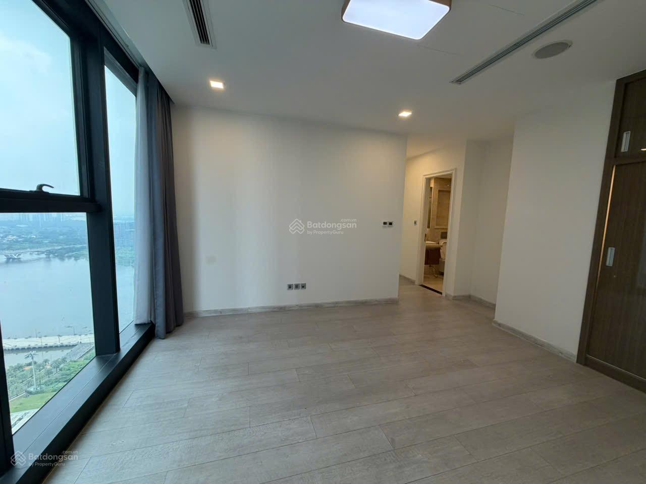 Cho thuê CC Vinhomes Golden River Ba Son, 42 triệu, 121m2, 3PN, 2WC