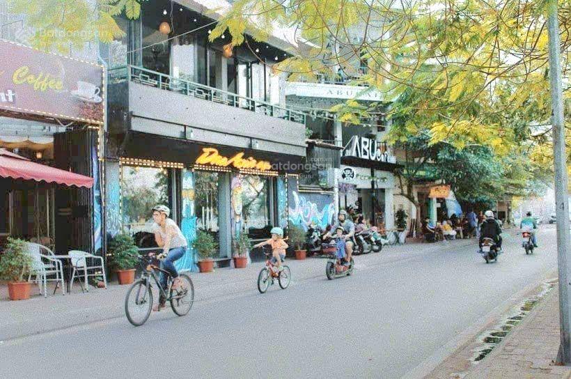 Bán nhà mặt phố Trịnh Công Sơn 245m2, 9 tầng 1 hầm giá: 132 tỷ. Tây Hồ