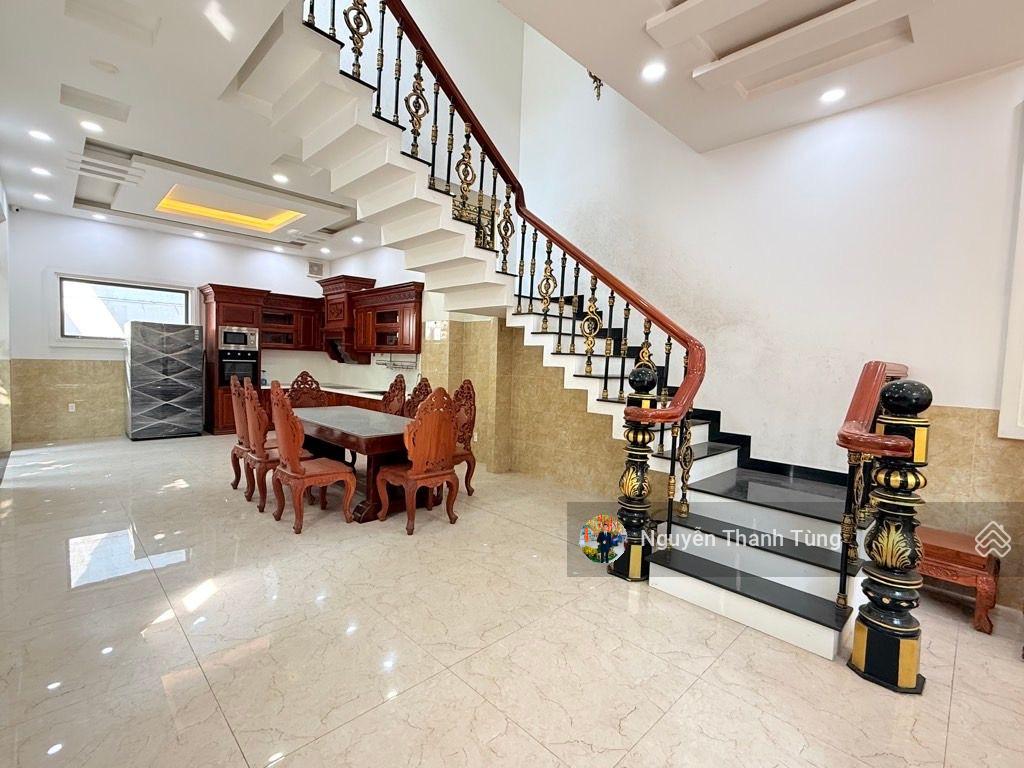 SIÊU PHẨM BIỆT THỰ 4 Tầng LÔ GÓC KHU DÂN CƯ HIỆP THÀNH, Diện tích 146m2, ngang 8m, không lộ giới.