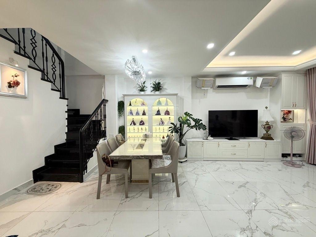 Hẻm xe hơi - Sát MT Huỳnh Văn Bánh - 52m2 (5.2m x10m) - 3 tầng Full NT - 9.7 tỷ Hẻm xe hơi - Sát MT Huỳnh Văn Bánh - 52m2 (5.2m x10m) - 3 tầng Full NT - 9.7 tỷ