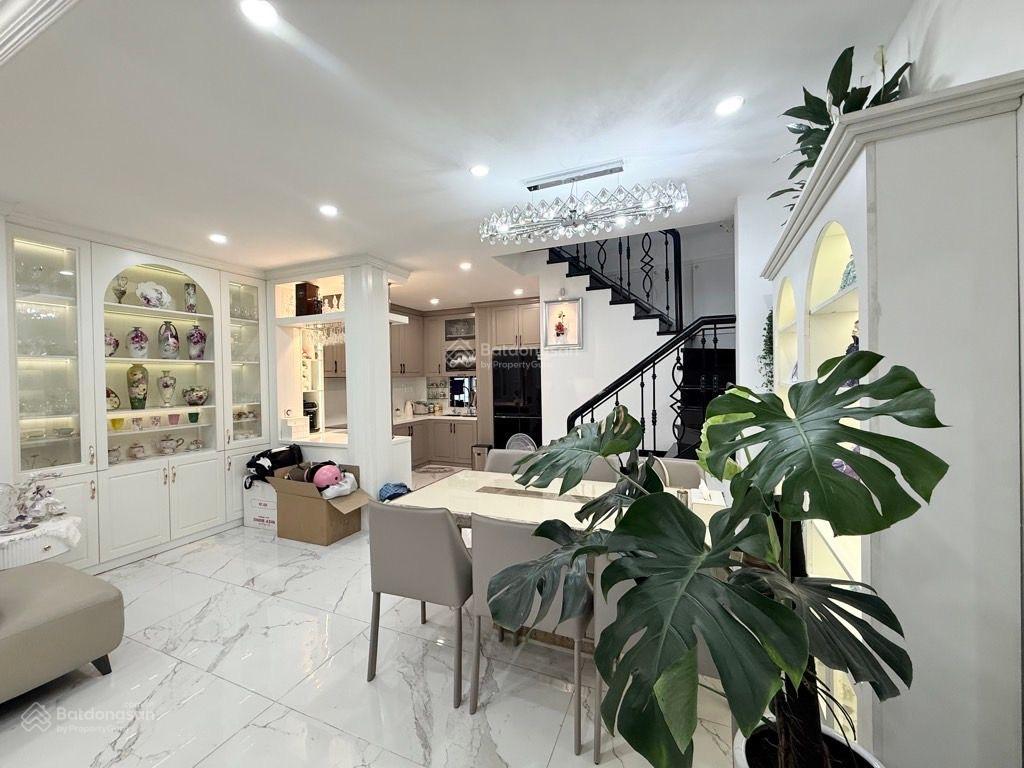 Hẻm xe hơi - Sát MT Huỳnh Văn Bánh - 52m2 (5.2m x10m) - 3 tầng Full NT - 9.7 tỷ Hẻm xe hơi - Sát MT Huỳnh Văn Bánh - 52m2 (5.2m x10m) - 3 tầng Full NT - 9.7 tỷ