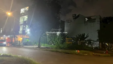 - Bán Gấp Lô Góc 7,5x20m.Dt:138m2. 2 Mặt Tiền KDC Sadeco PK A. Nhà Bè.Giá: 18tỷ.Lh:0938 888 ***
