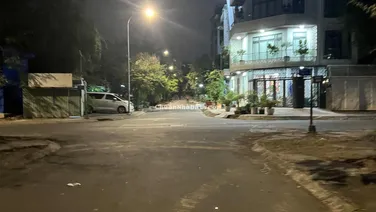 - Bán Gấp Lô Đất Góc 7,5x20m. Dt: 138m2. 2 Mặt Tiền KDC Sadeco Phước Kiển A. Nhà Bè. Giá: 18tỷ