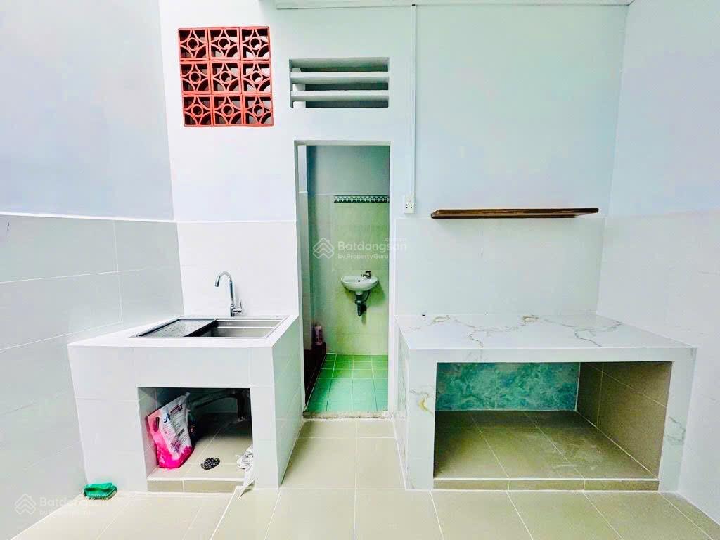 Hẻm xe hơi - Đào Duy Anh thông Hồng Hà - Khu cán bộ ~ 50m2 - 2 tầng BTCT - Sát mặt tiền - 9.7 tỷ