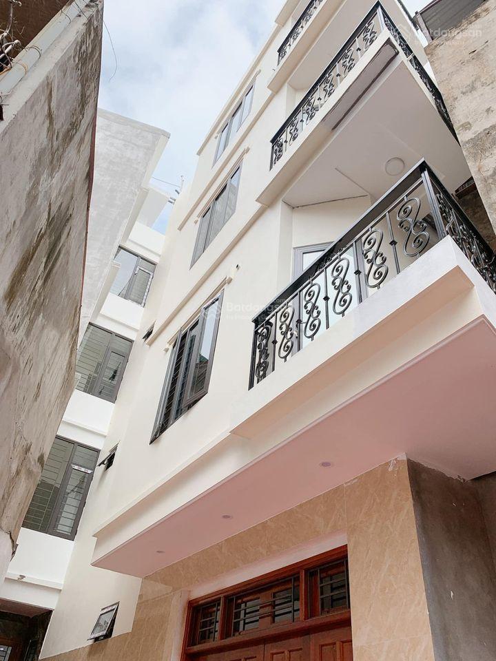 Bán Nhà Văn Cao Ba Đình 60m2 5 tầng mặt tiền 5.5m Hơn 15 tỷ Gần Ô tô Nhà Đẹp ở Ngay LHCC 0976 052 ***