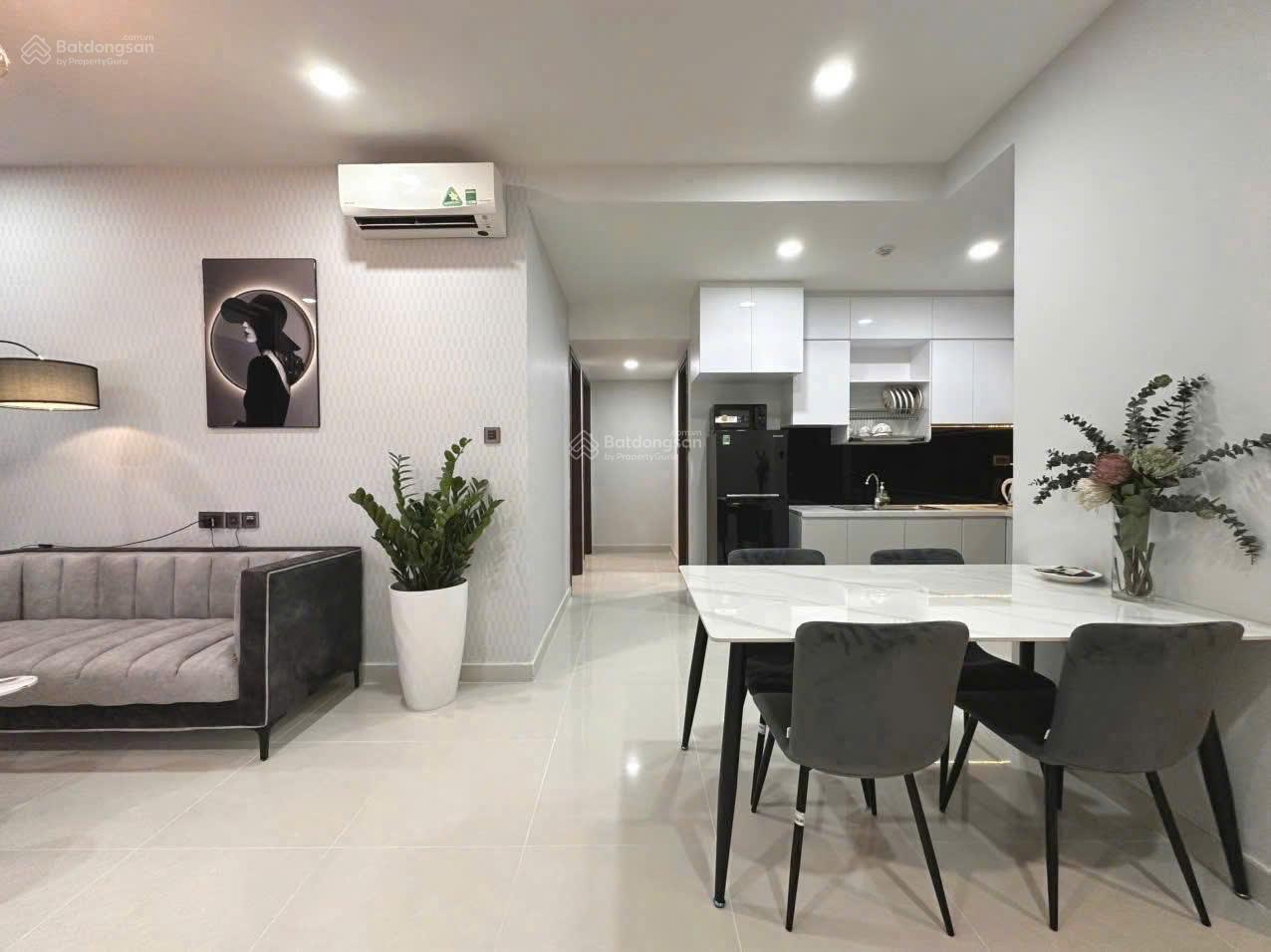 Thuê Saigon Royal 2PN2WC 88m2 ban công view sông,Bitexco sát Bến Vân Đồn Q4 sát Q1-LH 0775 924 ***