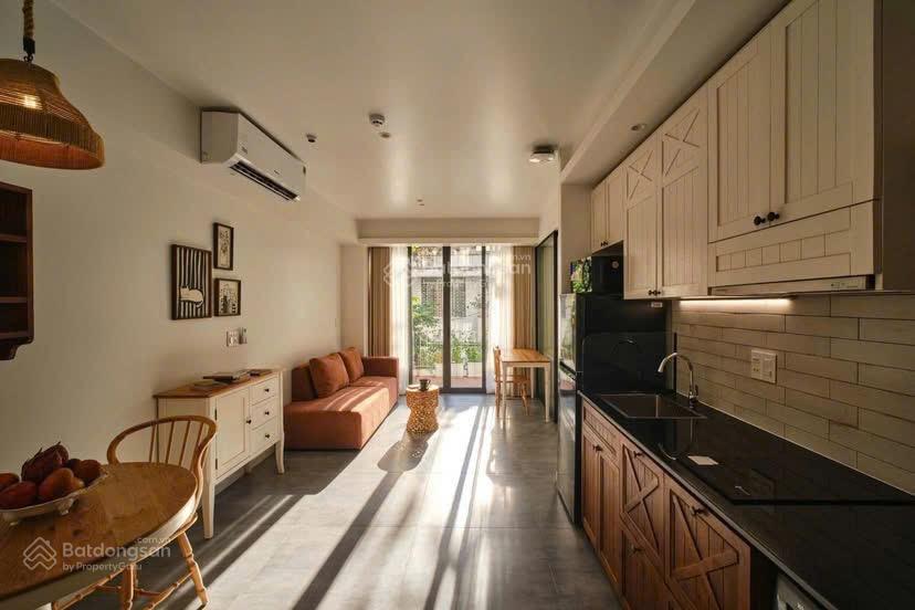 Cho thuê căn hộ 1PN + 1 phòng khách quận Tân Bình có ban công full nội thất giáp Phú Nhuận