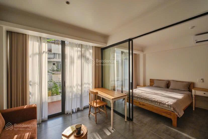 Cho thuê căn hộ 1PN + 1 phòng khách quận Tân Bình có ban công full nội thất giáp Phú Nhuận