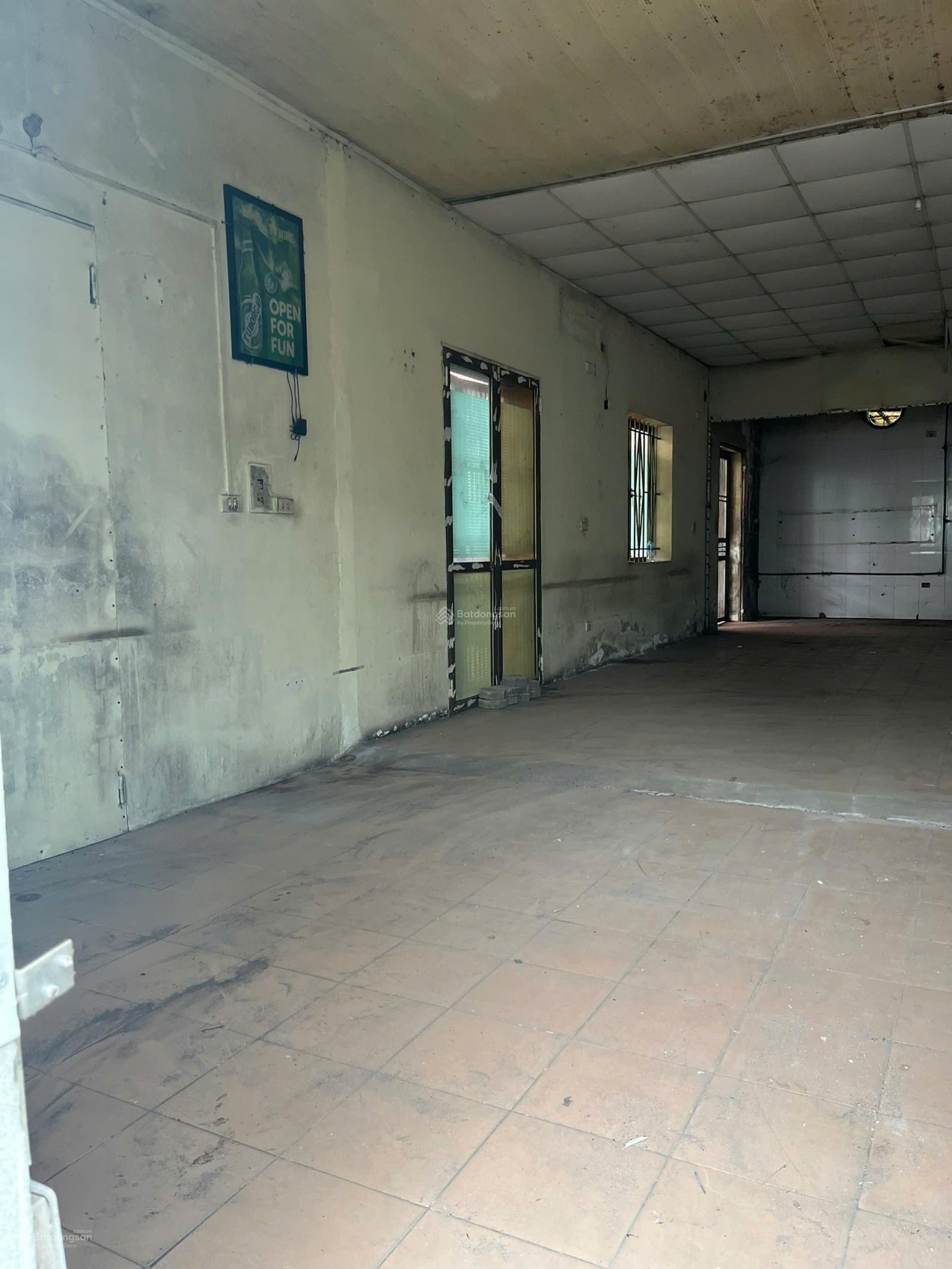 Cho thuê kho xưởng cảng Hà Nội DT 121m2, giá 150m2, có xuất VAT, điện 3FA, cont đỗ cửa