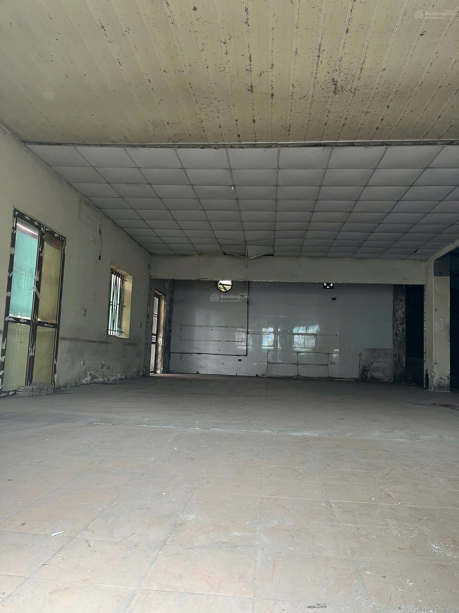 Cho thuê kho xưởng cảng Hà Nội DT 121m2, giá 150m2, có xuất VAT, điện 3FA, cont đỗ cửa