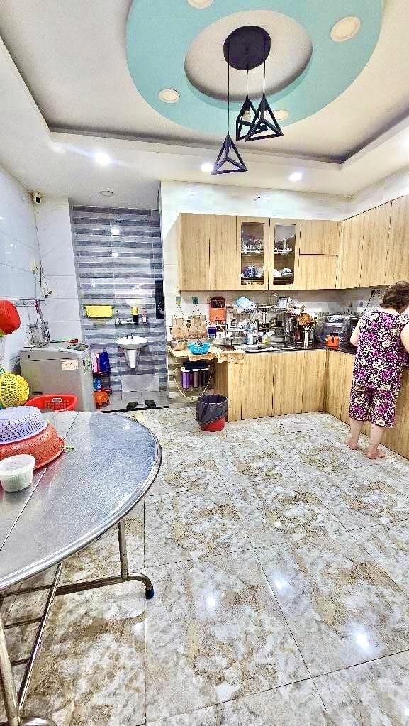 Chỉ 5.x tỷ- nhà 2 tầng 4.3x13m- Tô Hiệu- gần Đầm Sen Q11