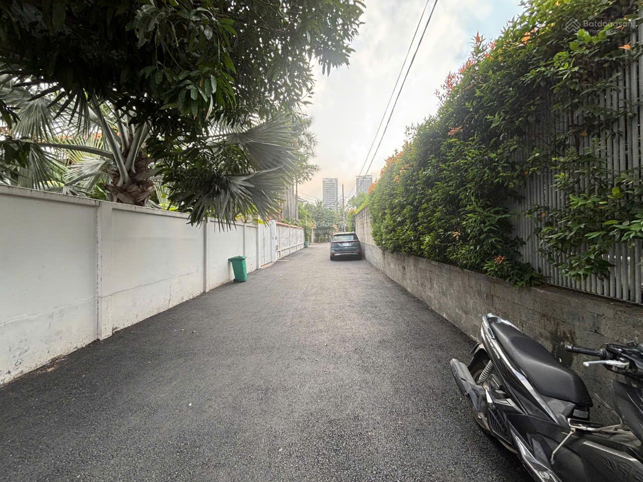 BÁN BIỆT THỰ KHU THẢO ĐIỀN - NGANG 17m - 3 TẦNG - HĐT 5.500 USD - CN 496m2 - GIÁ SIÊU RẺ