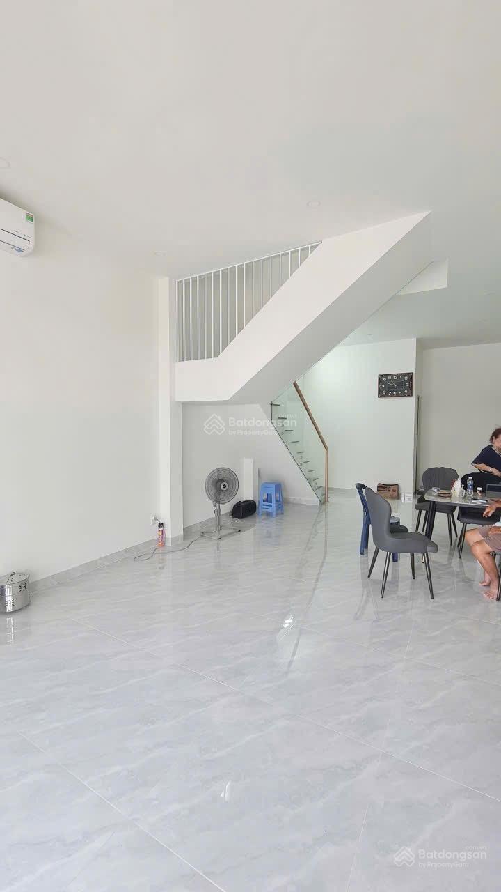NHÀ MẶT PHỐ - ĐƯỜNG CỬU LONG CÓ SẴN 3 TẦNG - DỄ KINH DOANH