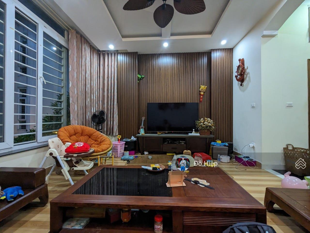 Bán nhà kinh doanh Nguyễn Xiển, nhà 4 tầng, ô tô vào nhà