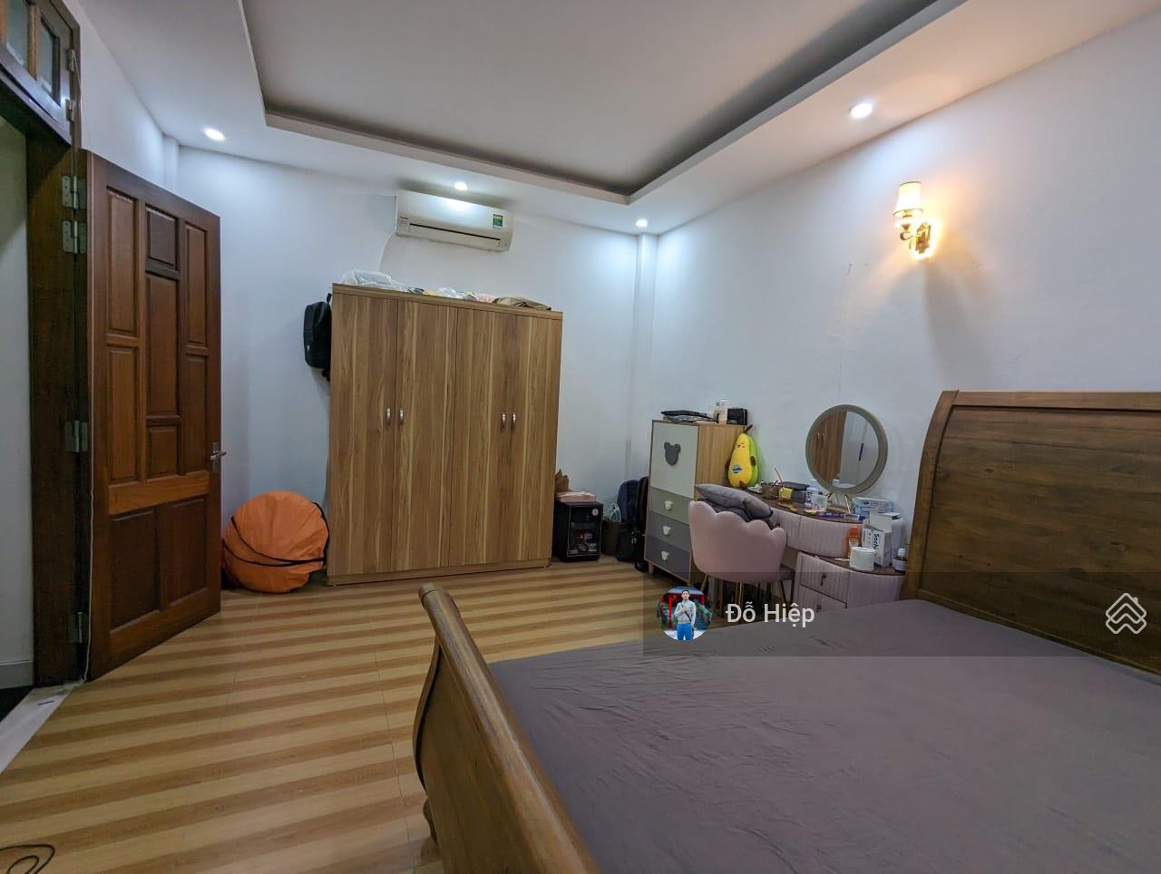 Bán nhà kinh doanh Nguyễn Xiển, nhà 4 tầng, ô tô vào nhà