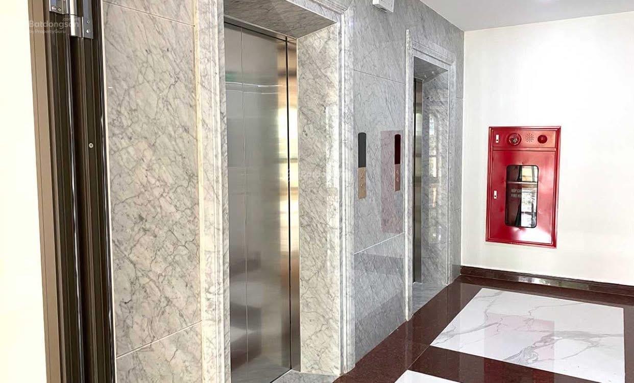 Chính chủ bán toà nhà mặt phố Hoàng Ngân diện tích 230m2,1 hầm 10 tầng nổi vuông vắn giá 205 tỷ