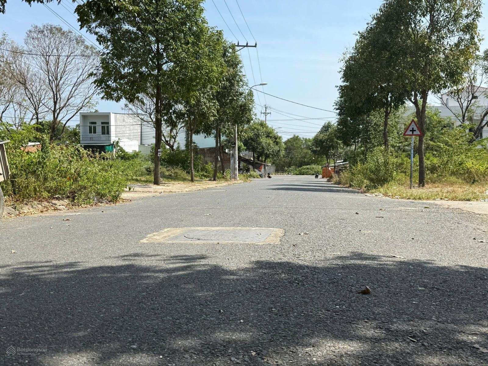 Lô đất TĐC Đất Lành - Vĩnh Thái - DT: 64m2 - Đường rộng 16m phù hợp đầu tư.