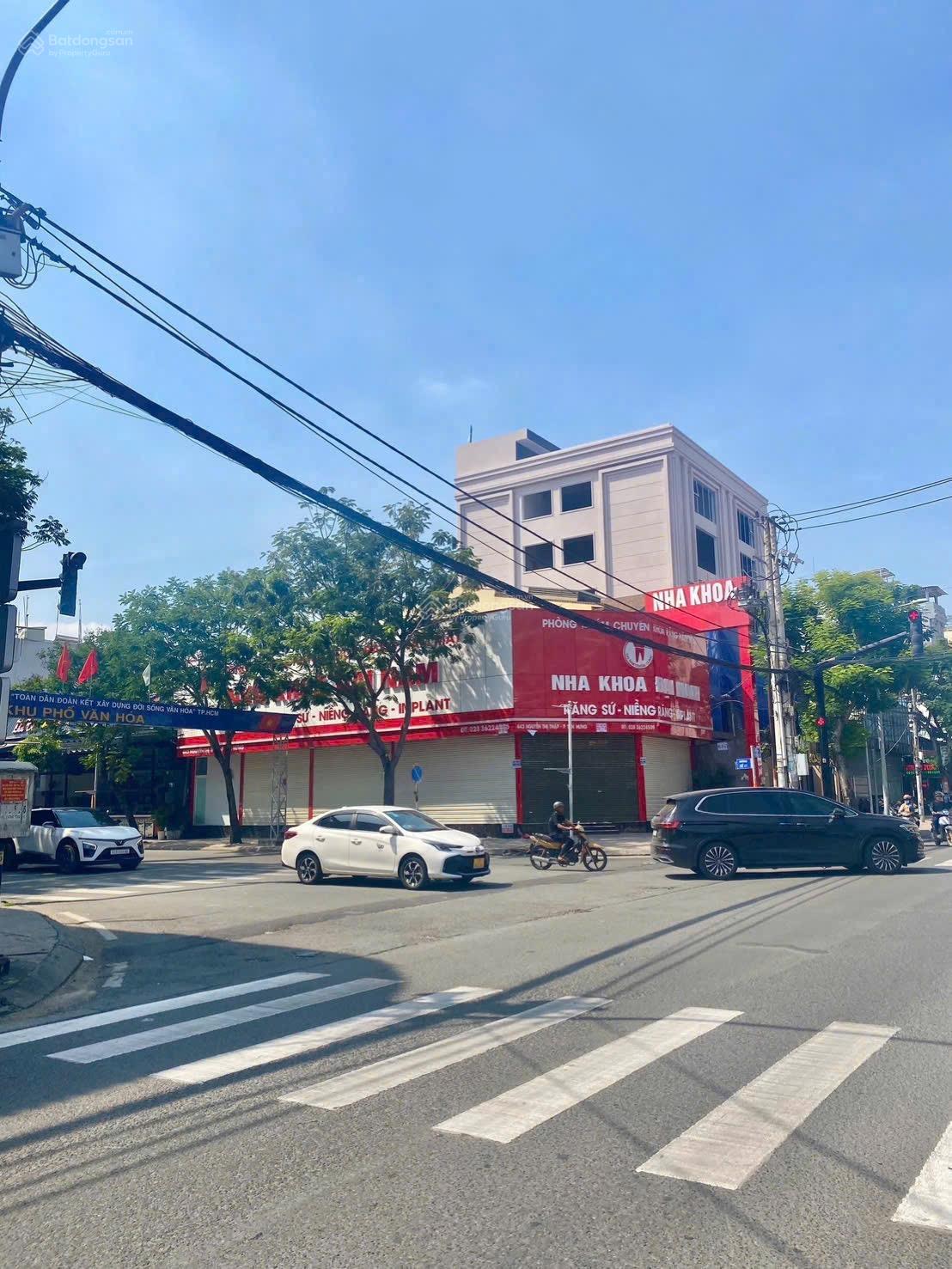 Cho thuê nhà 443 Nguyễn Thị Thập căn góc siêu phẩm