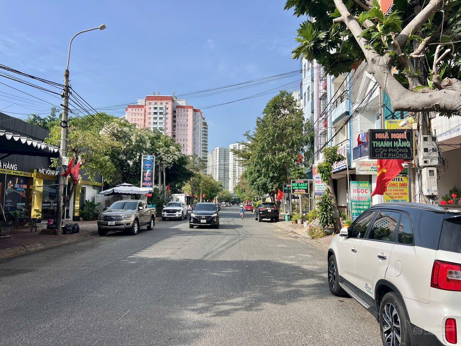 Giá đầu tư chỉ 6,8 tỷ (4,5mx17m, 76m2), xem ngay. Mua là lời đất đẹp KĐT Chí Linh (18 tầng)