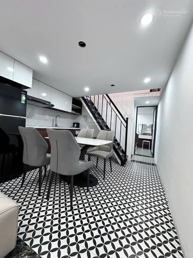 Bán tập thể tầng 1 phố Khâm Thiên - 60m2 - 3PN 2WC - giá 3.69 tỷ - full nội thất