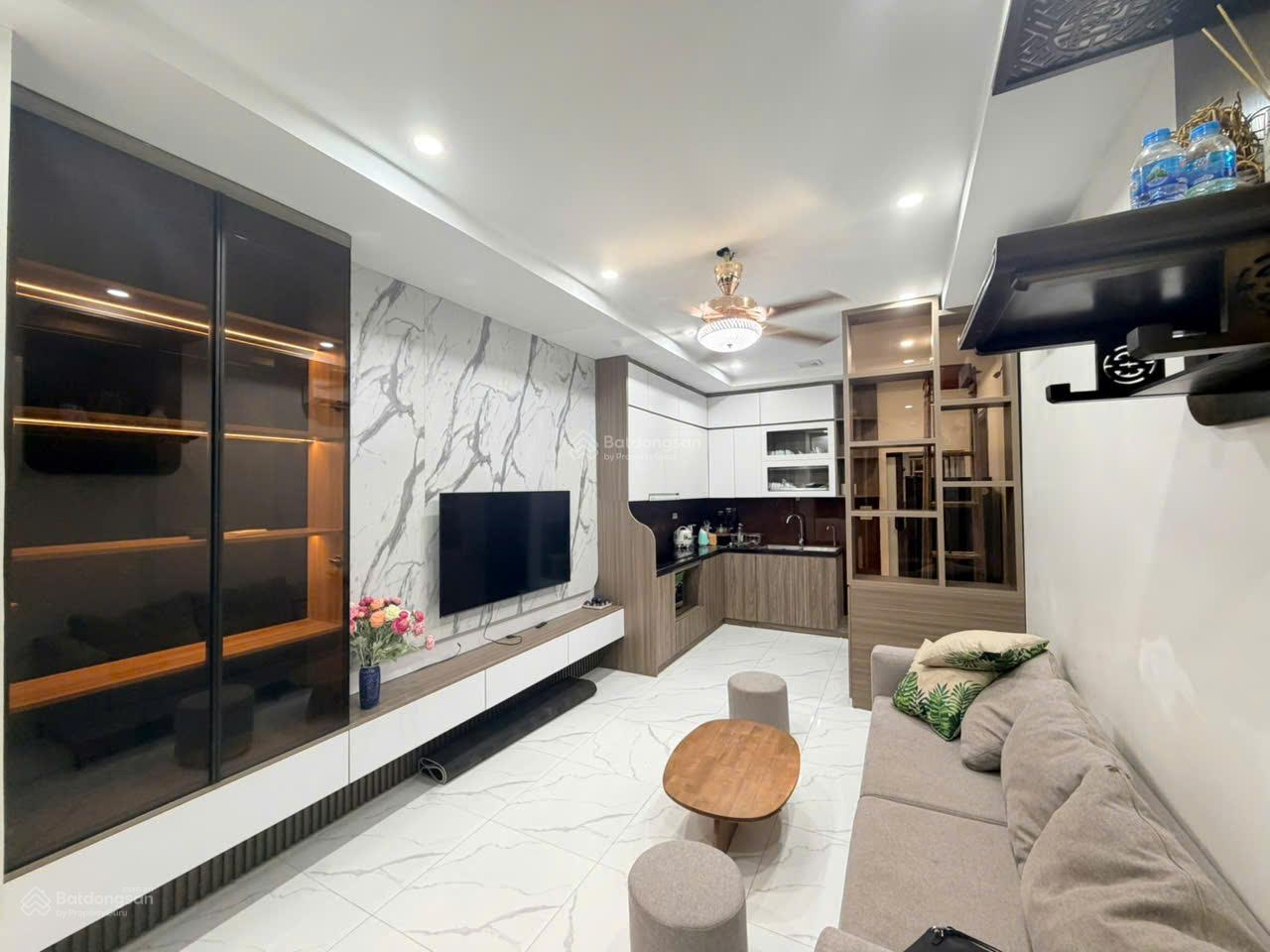 Chính chủ gửi bán căn hộ D22 Bộ Tư Lệnh 81m2, 3 ngủ, 2 WC căn góc full nội thất bao sang tên