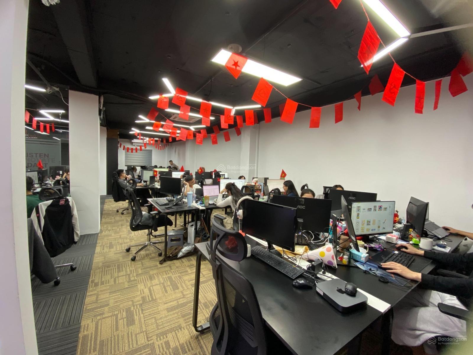 Sang nhượng sàn văn phòng 250m2 Full nội thất tại Mễ Trì - Phạm Hùng giá chỉ 45 Triệu/Tháng