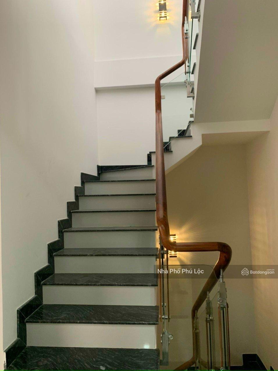 Bán gấp nhà HXH đường Thành Thái Quận 10 DT: 5m x 10m. Nhà 3 tầng lầu giá chỉ hơn 9 tỷ Bán gấp nhà HXH đường Thành Thái Quận 10 DT: 5m x 10m. Nhà 3 tầng lầu giá chỉ hơn 9 tỷ